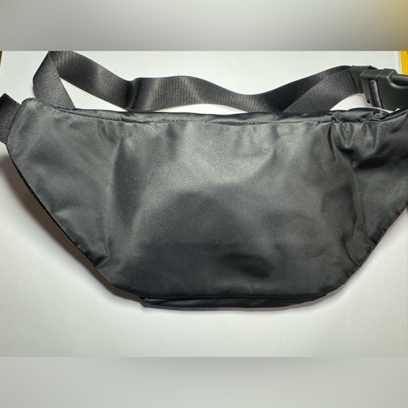NWOT Lululemon The Rest Is Written Belt Bag – Black, 3L - Picture 2 of 5